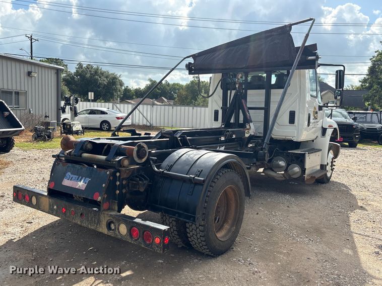 image for item EU0795 2017 International MA025 roll-off container trailer