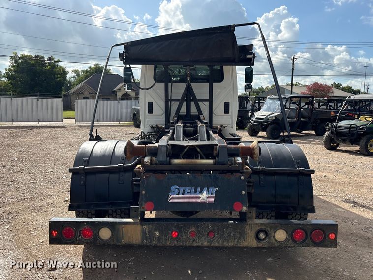 image for item EU0795 2017 International MA025 roll-off container trailer
