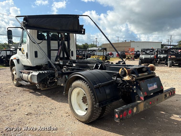 image for item EU0795 2017 International MA025 roll-off container trailer
