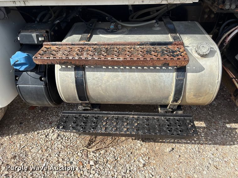 image for item EU0795 2017 International MA025 roll-off container trailer