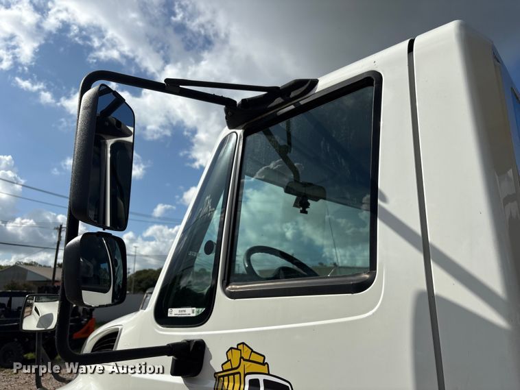 image for item EU0795 2017 International MA025 roll-off container trailer