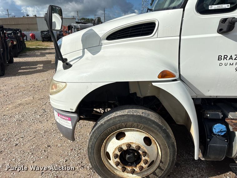 image for item EU0795 2017 International MA025 roll-off container trailer