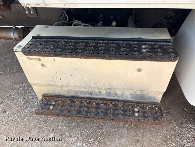 image for item EU0795 2017 International MA025 roll-off container trailer