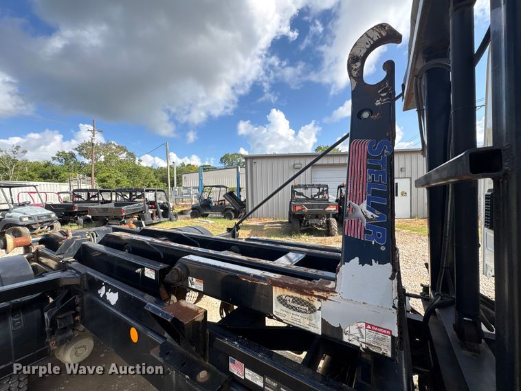 image for item EU0795 2017 International MA025 roll-off container trailer