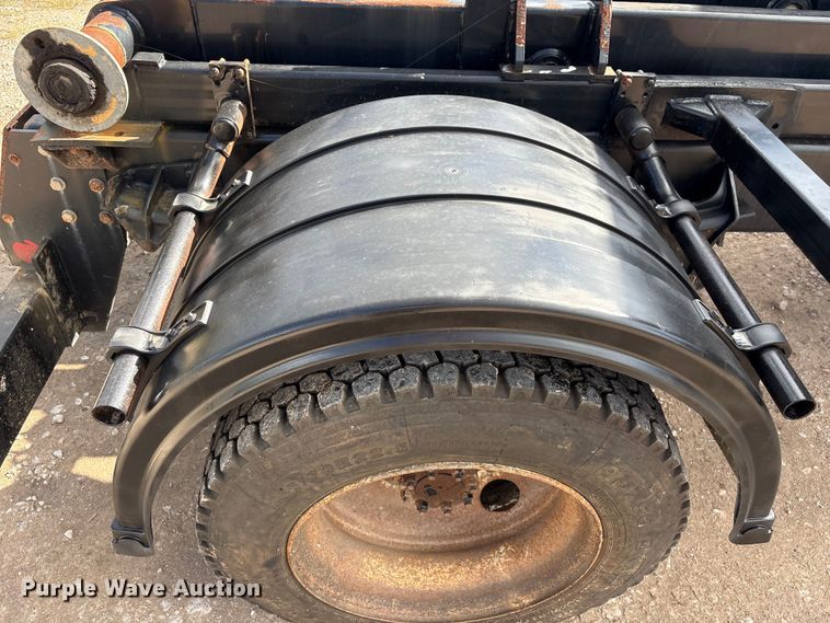 image for item EU0795 2017 International MA025 roll-off container trailer