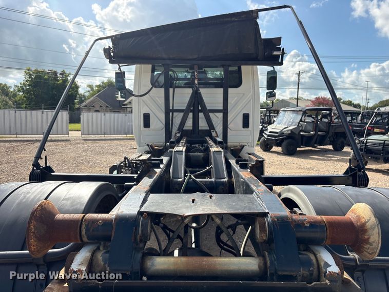 image for item EU0795 2017 International MA025 roll-off container trailer