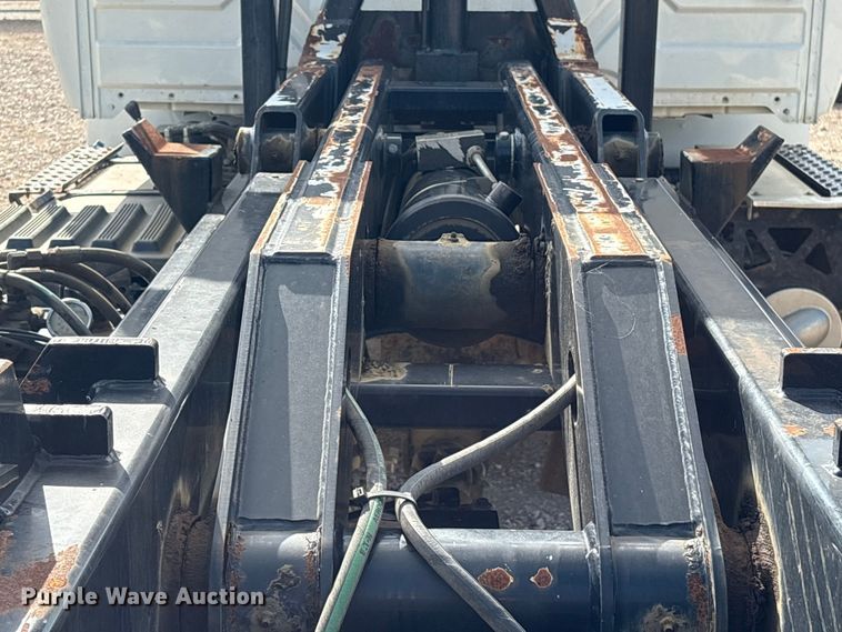image for item EU0795 2017 International MA025 roll-off container trailer