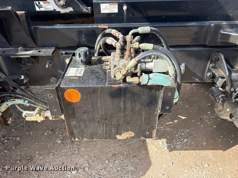 image for item EU0795 2017 International MA025 roll-off container trailer