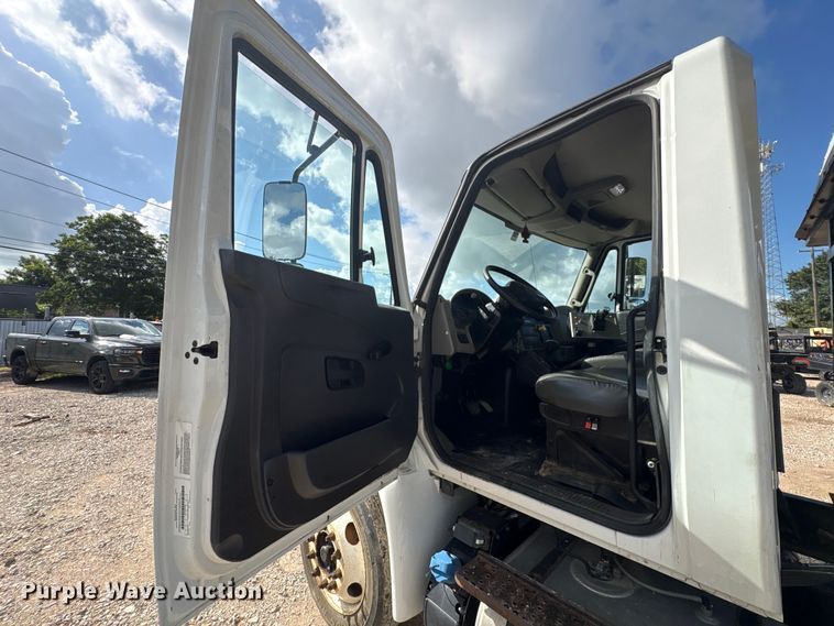 image for item EU0795 2017 International MA025 roll-off container trailer