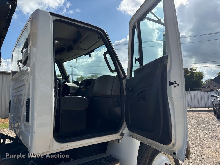 image for item EU0795 2017 International MA025 roll-off container trailer