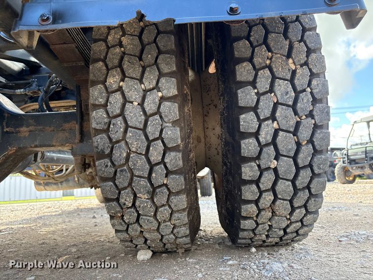 image for item EU0795 2017 International MA025 roll-off container trailer
