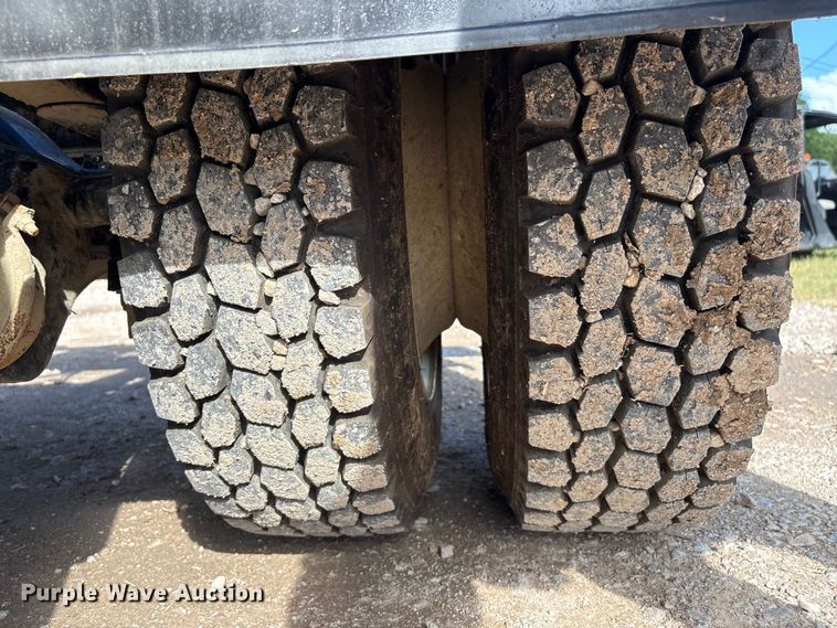image for item EU0795 2017 International MA025 roll-off container trailer