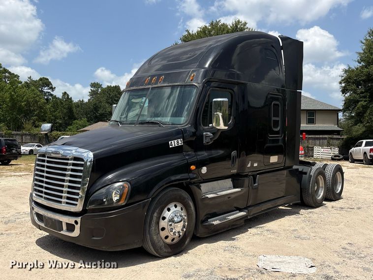 2016 Freightliner Cascadia 125 semi truck