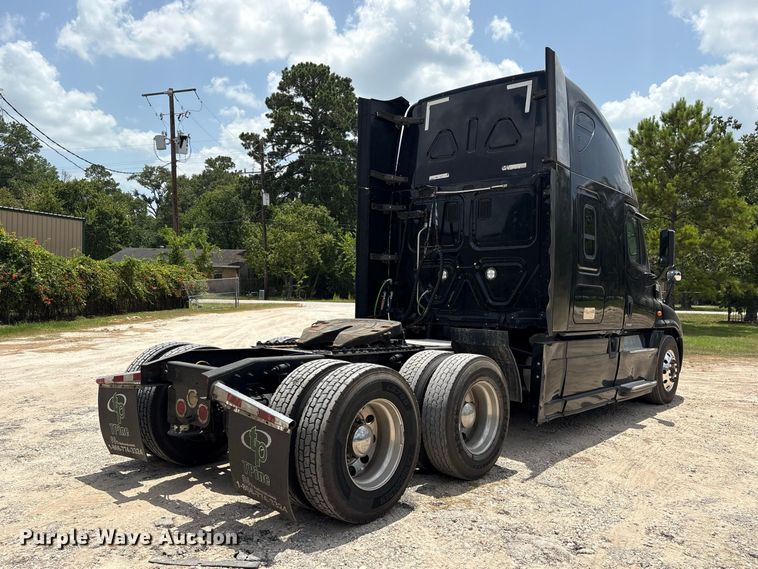 image for item EU0825 2016 Freightliner Cascadia 125 semi truck