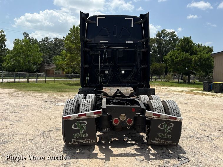 image for item EU0825 2016 Freightliner Cascadia 125 semi truck