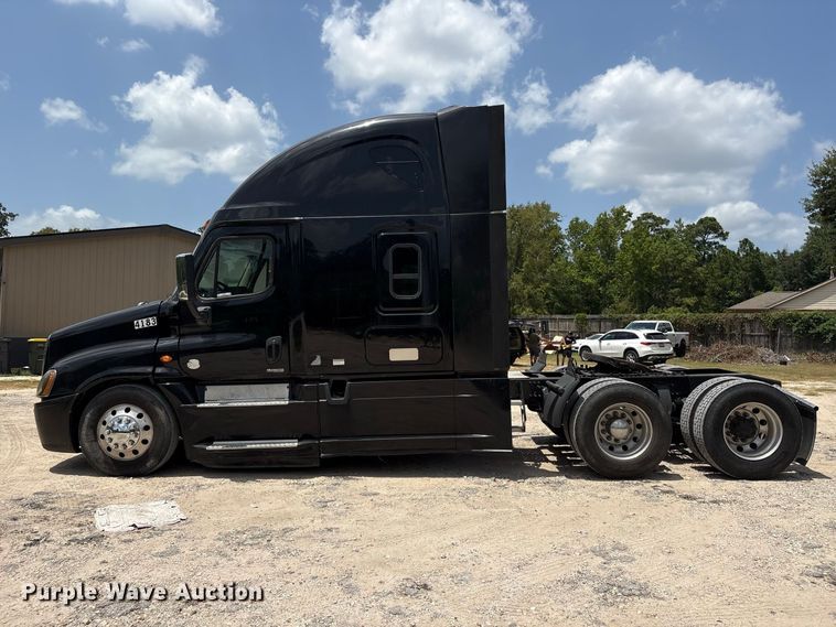 image for item EU0825 2016 Freightliner Cascadia 125 semi truck