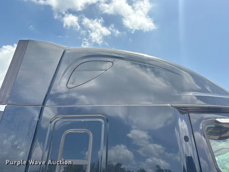 image for item EU0825 2016 Freightliner Cascadia 125 semi truck