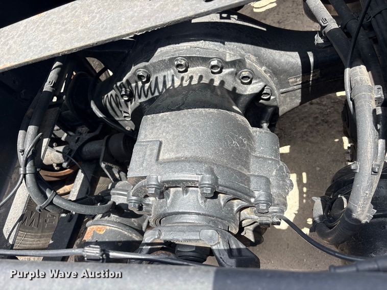 image for item EU0825 2016 Freightliner Cascadia 125 semi truck