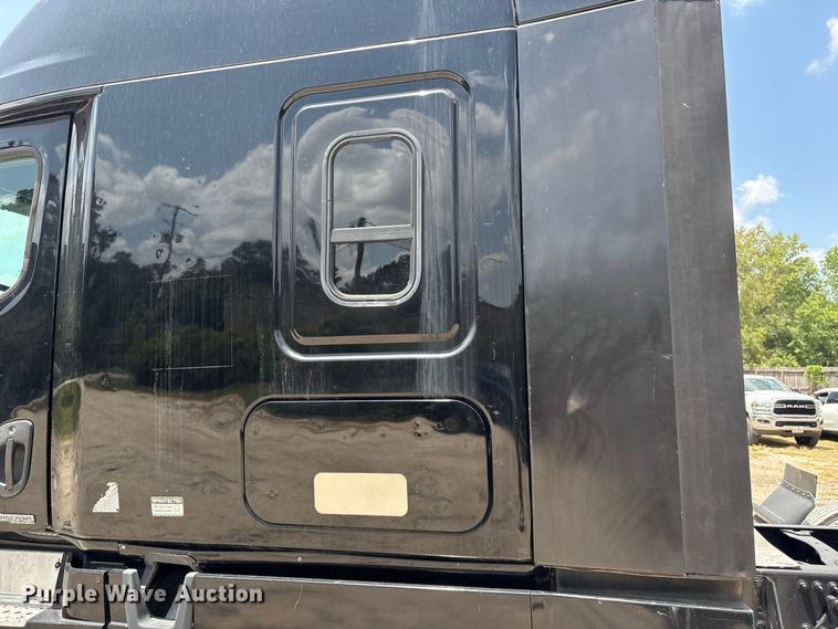 image for item EU0825 2016 Freightliner Cascadia 125 semi truck
