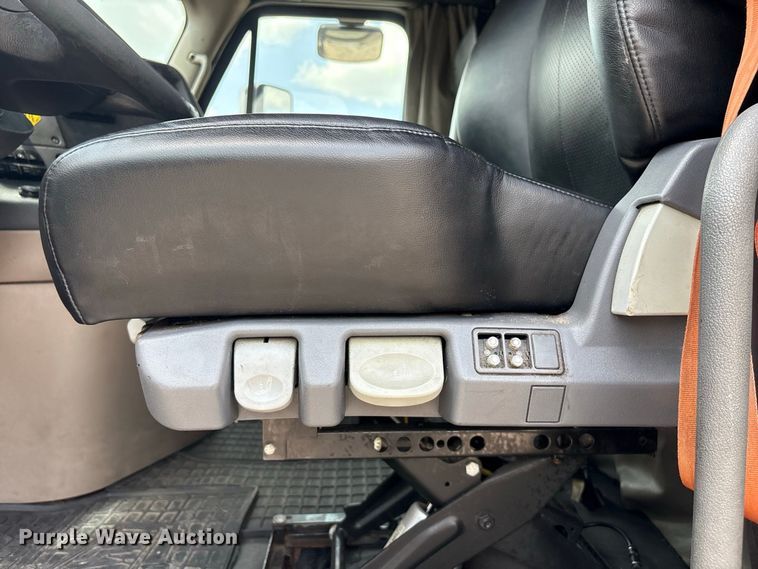 image for item EU0825 2016 Freightliner Cascadia 125 semi truck