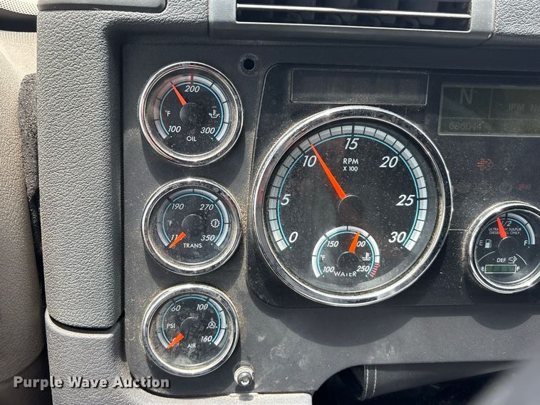 image for item EU0825 2016 Freightliner Cascadia 125 semi truck