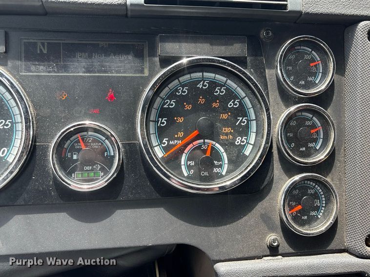 image for item EU0825 2016 Freightliner Cascadia 125 semi truck