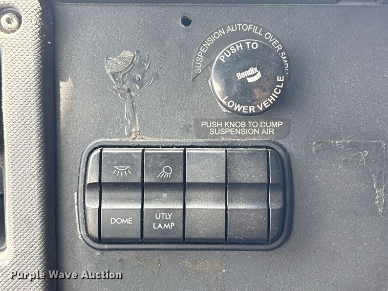 image for item EU0825 2016 Freightliner Cascadia 125 semi truck