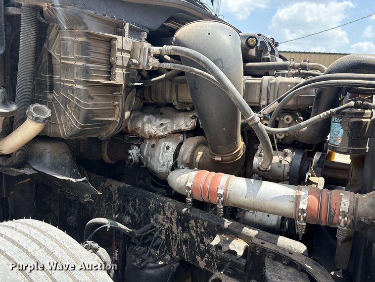 image for item EU0825 2016 Freightliner Cascadia 125 semi truck