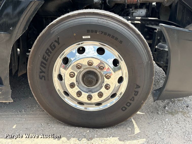 image for item EU0825 2016 Freightliner Cascadia 125 semi truck