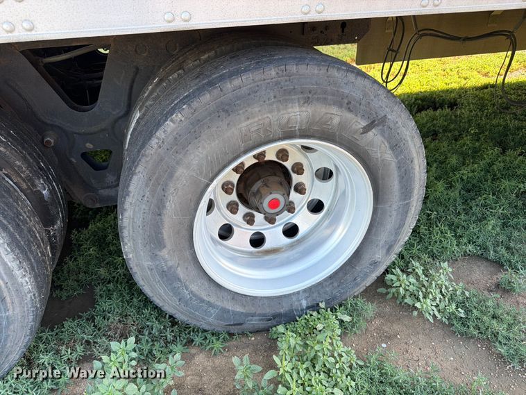 image for item EW1056 2012 Utility VS2RA refrigerated van trailer