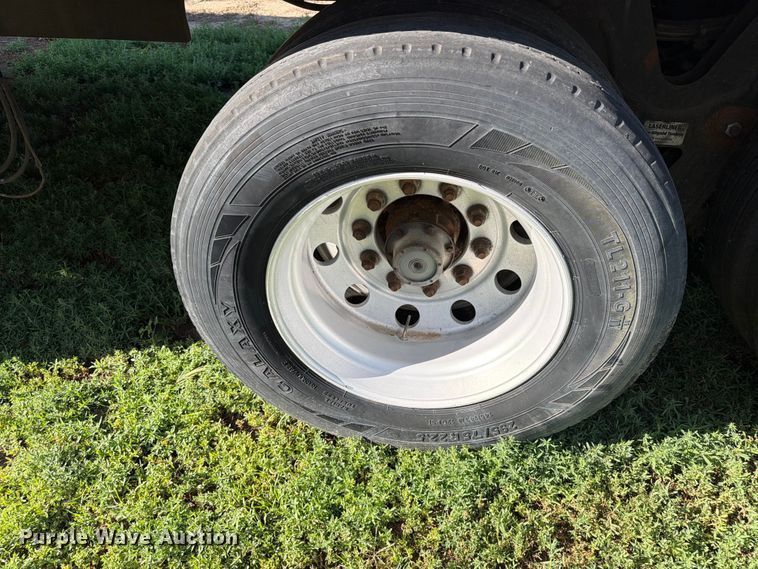 image for item EW1056 2012 Utility VS2RA refrigerated van trailer