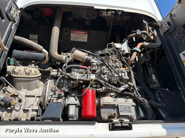 image for item EW1057 2012 Utility VS2RA refrigerated van trailer