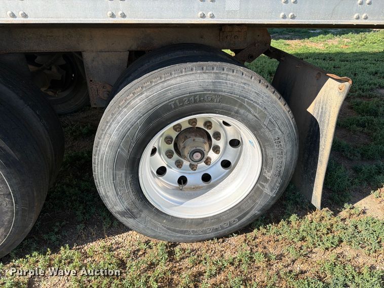 image for item EW1057 2012 Utility VS2RA refrigerated van trailer