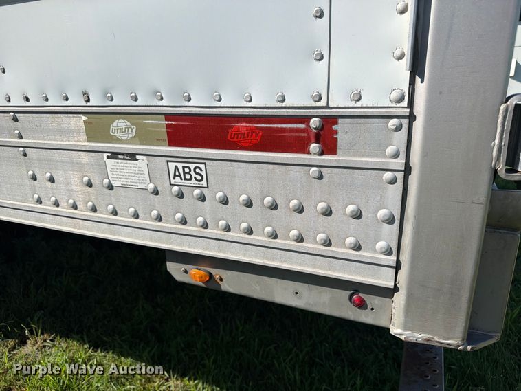 image for item EW1058 2013 Utility VA2RA refrigerated van trailer