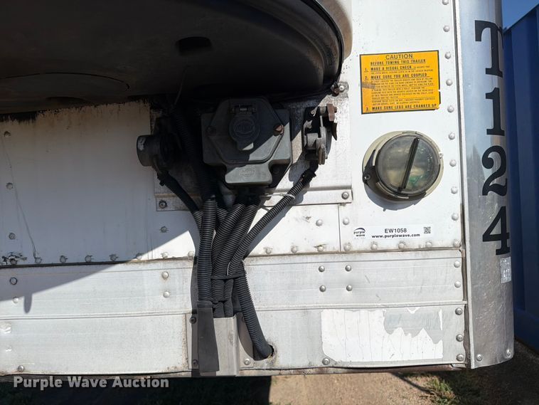 image for item EW1058 2013 Utility VA2RA refrigerated van trailer