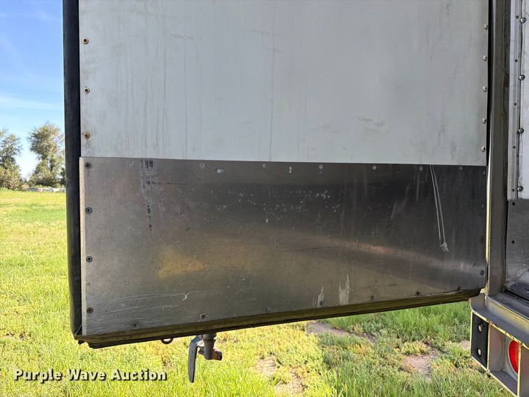 image for item EW1058 2013 Utility VA2RA refrigerated van trailer