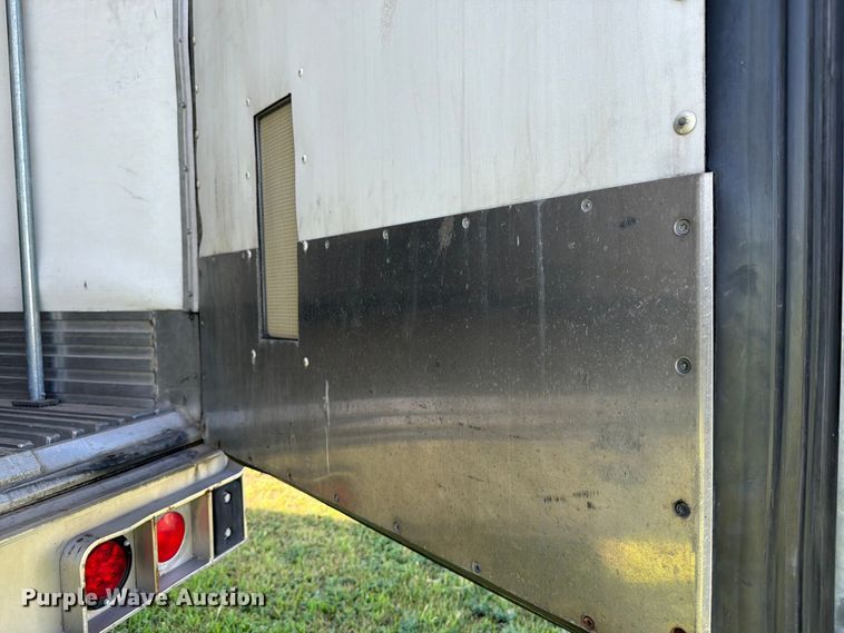image for item EW1058 2013 Utility VA2RA refrigerated van trailer