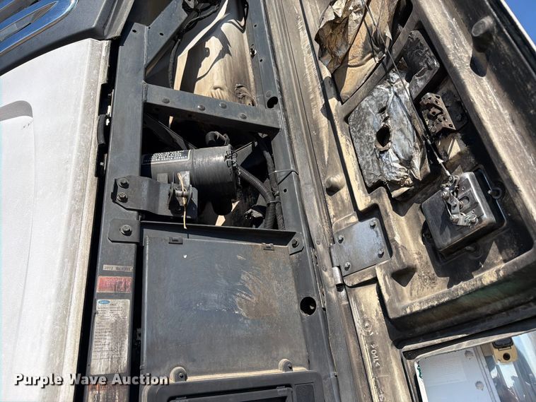 image for item EW1058 2013 Utility VA2RA refrigerated van trailer