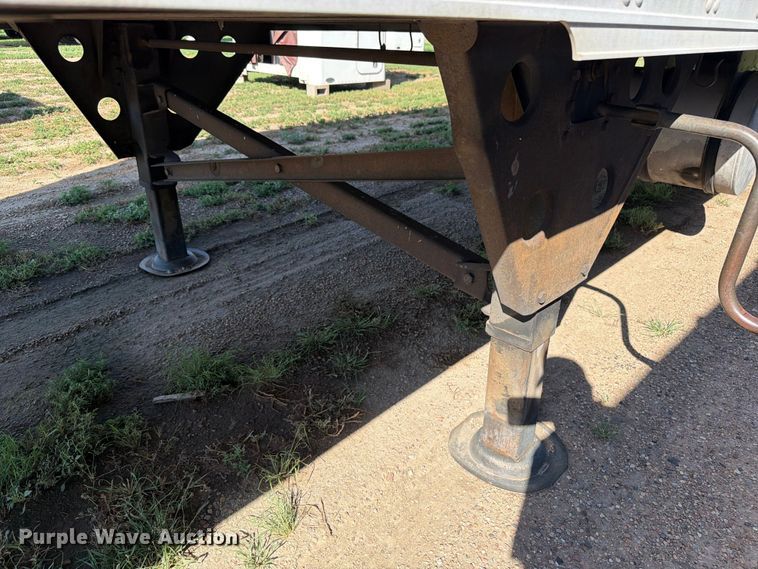 image for item EW1058 2013 Utility VA2RA refrigerated van trailer