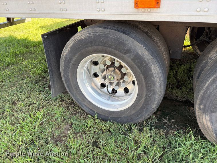 image for item EW1058 2013 Utility VA2RA refrigerated van trailer