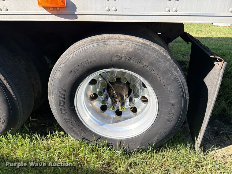 image for item EW1058 2013 Utility VA2RA refrigerated van trailer