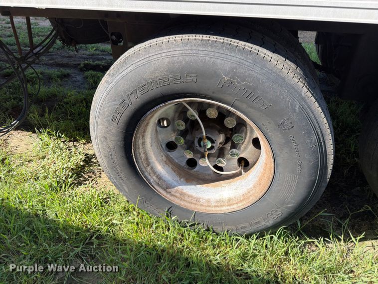 image for item EW1058 2013 Utility VA2RA refrigerated van trailer