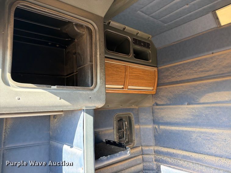 image for item EW1061 Peterbilt sleeper