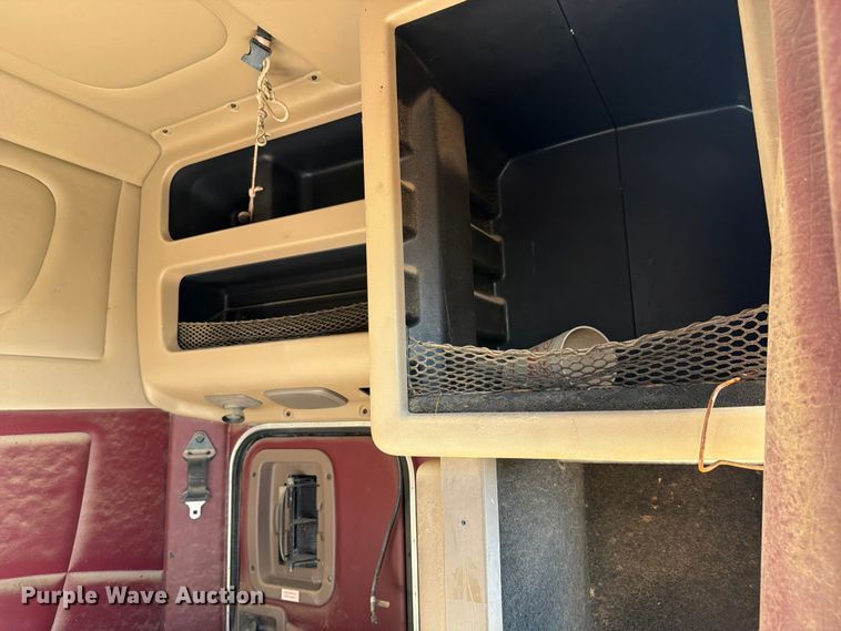 image for item EW1062 Peterbilt sleeper
