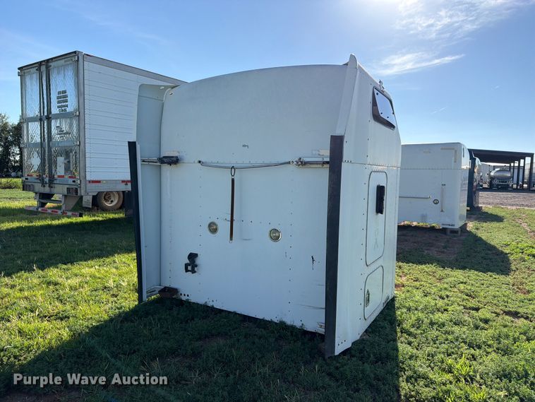 image for item EW1063 Kenworth AeroCab sleeper