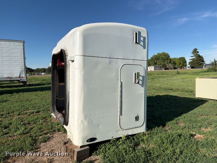 image for item EW1064 Peterbilt sleeper