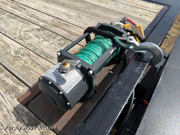 image for item EW2188 2017 Hull tilt deck equipment trailer