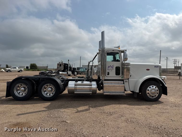 image for item EW4185 2016 Peterbilt 389 semi truck