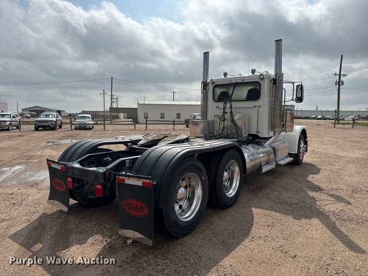 image for item EW4185 2016 Peterbilt 389 semi truck