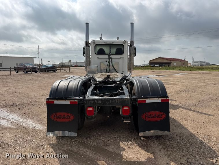 image for item EW4185 2016 Peterbilt 389 semi truck